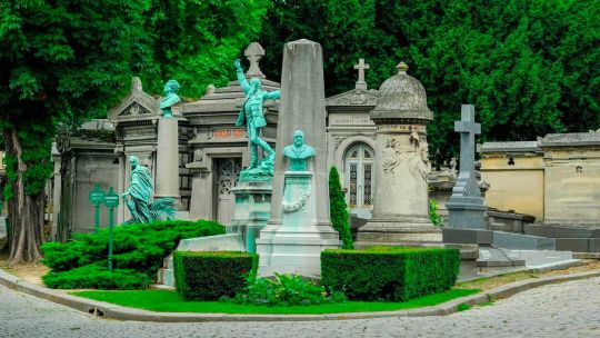 cementerios-que-se-convirtieron-en-atracciones-turisticas:-el-debate-que-ahora-llega-a-la-recoleta