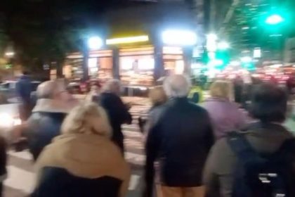 cortes-de-luz-en-almagro-y-villa-crespo:-vecinos-protestaron-tras-dos-meses-de-fallas-en-el-servicio
