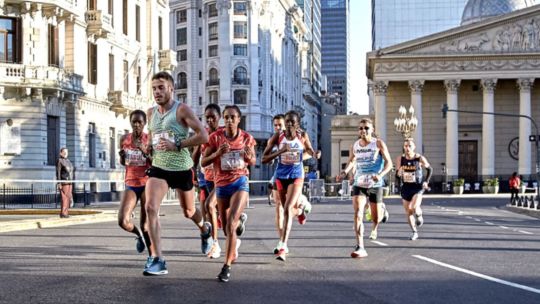 21k-de-buenos-aires:-cuando-es,-donde-largan-y-como-consultar-los-datos-de-la-carrera