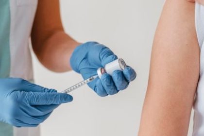 vacuna-contra-el-melanoma:-como-funciona-la-tecnologia-de-arn-mensajero-que-genera-expectativas
