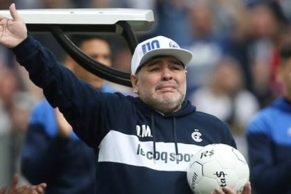 papelon-en-el-juicio-por-la-muerte-de-maradona:-la-junta-medica-analizo-por-error-estudios-de-su-padre