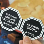 se-calienta-el-debate-por-el-etiquetado-frontal,-entre-un-cambio-de-la-ley-y-el-posible-fin-de-los-octogonos