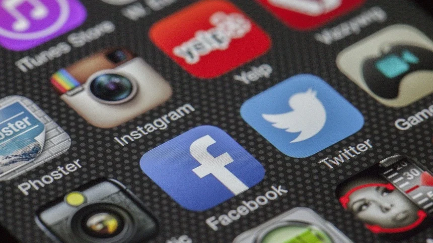 francia-frena-la-prohibicion-de-redes-sociales-para-menores-de-15-anos