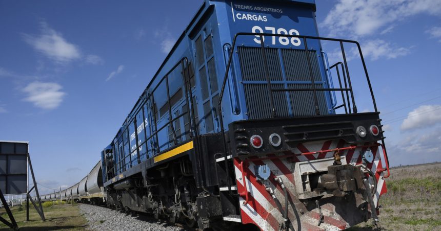 trenes:-el-gobierno-autorizo-el-llamado-a-licitacion-de-las-lineas-belgrano-cargas,-san-martin-y-urquiza