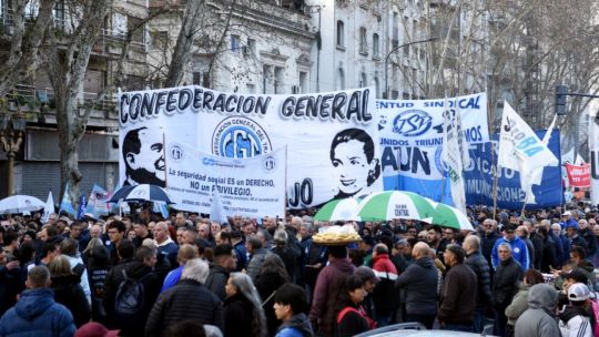 jueves-de-protestas-contra-el-gobierno:-marchas-por-el-endeudamiento-familiar-y-la-crisis-de-las-pymes