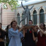 una-escultura-de-federico-garcia-lorca-recorrio-madrid-a-90-anos-de-su-fusilamiento