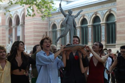 una-escultura-de-federico-garcia-lorca-recorrio-madrid-a-90-anos-de-su-fusilamiento