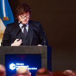 milei-anuncio-que-esta-preparando-un-recital-para-festejar-la-“inflacion-cero”,-tras-el-0,8%-de-precios-mayoristas