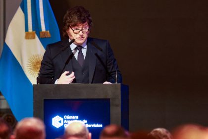 milei-anuncio-que-esta-preparando-un-recital-para-festejar-la-“inflacion-cero”,-tras-el-0,8%-de-precios-mayoristas