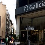 impatient-savers-are-hindering-milei’s-lending-push-in-argentina