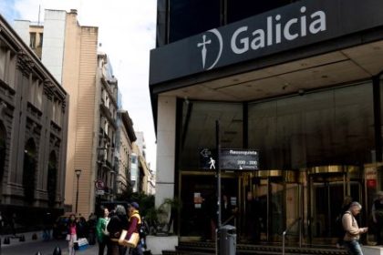 impatient-savers-are-hindering-milei’s-lending-push-in-argentina