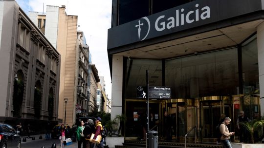 impatient-savers-are-hindering-milei’s-lending-push-in-argentina