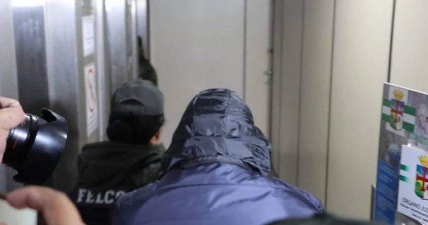 “quiero-ver-a-mis-hijos”:-fernando-cerimedo-rompio-en-llanto-y-hablo-ante-la-prensa-en-bolivia