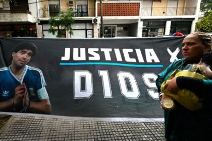 maradona-death-trial-on-hold-amid-suspected-father-son-kidney-test-mix-up