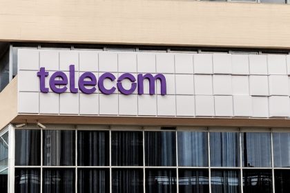 telecom-propuso-a-metrotel-para-transferirle-los-seis-millones-de-usuarios-moviles-que-exigio-defensa-de-la-competencia