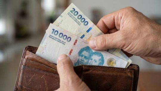 a-pesar-del-repunte-de-junio,-los-salarios-registrados-no-le-pudieron-ganar-a-la-inflacion-en-el-primer-semestre