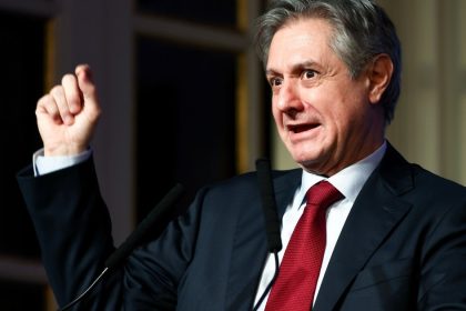 el-vice-de-caputo:-“cuando-hay-un-shock,-el-sistema-cambiario-se-mantiene”