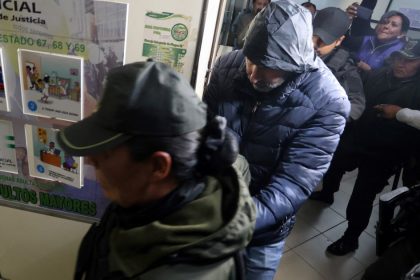 detuvieron-a-dos-sospechosos-por-el-ataque-a-la-pareja-de-cerimedo-y-descubrieron-una-minigranja-de-bots-en-allanamientos-al-exasesor-de-milei