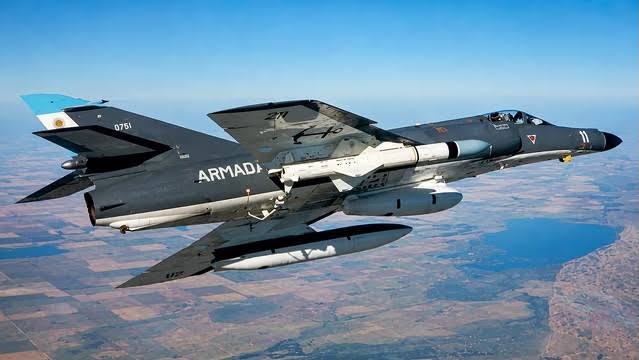 la-armada-argentina-retirara-definitivamente-los-super-etendard,-los-cazabombarderos-que-combatieron-en-malvinas