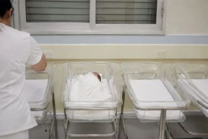 tras-los-dichos-de-milei-sobre-el-aborto,-especialistas-senalan:-“la-caida-de-los-nacimientos-viene-desde-el-ano-2015”