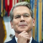 tension-por-los-bonos-de-eeuu:-scott-bessent-intenta-llevar-calma-a-los-mercados,-pero-la-volatilidad-sigue