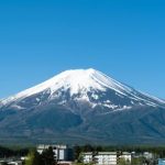 un-hombre-dejo-a-su-hijo-de-7-anos,-solo-a-2000-metros-de-altura,-y-siguio-escalando-el-monte-fuji…