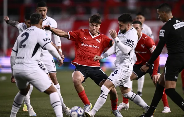 independiente-no-pudo-quebrar-el-cero-frente-a-independiente-rivadavia-en-el-debut-de-jadson-viera