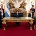 argentina,-la-mejor-en-superavit,-la-peor-en-riesgo-pais