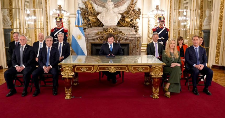 argentina,-la-mejor-en-superavit,-la-peor-en-riesgo-pais