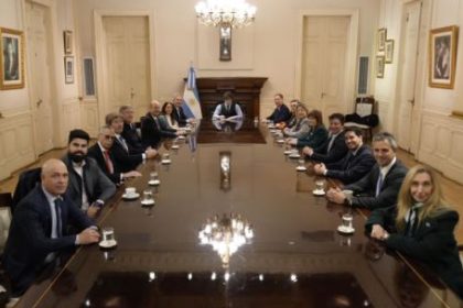 milei-convoco-a-su-gabinete-para-una-reunion-este-lunes-en-casa-rosada