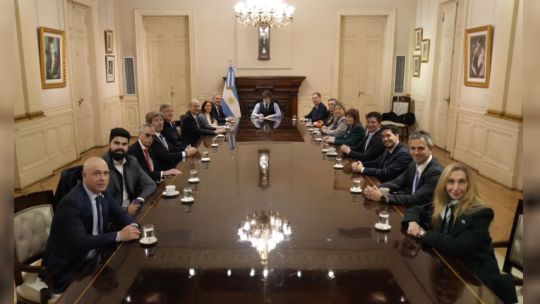 milei-convoco-a-su-gabinete-para-una-reunion-este-lunes-en-casa-rosada