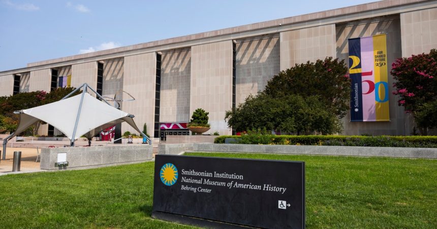 trump-ordena-colocar-carteles-en-museo-de-historia-que-adviertan-su-“sesgo-ideologico”