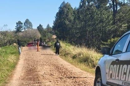 tragedia-en-arroyo-del-medio:-una-pareja-fallecio-y-un-adolescente-sufrio-lesiones-tras-un-choque-entre-dos-motos