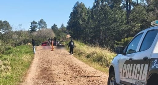 tragedia-en-arroyo-del-medio:-una-pareja-fallecio-y-un-adolescente-sufrio-lesiones-tras-un-choque-entre-dos-motos