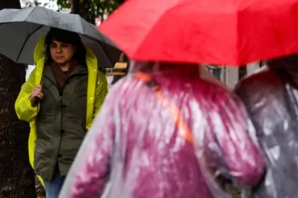 nuevo-sistema-frontal:-12-regiones-en-alerta-por-hasta-60-mm-de-lluvia