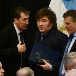 javier-milei-y-sus-medidas,-en-vivo:-el-gobierno-inicia-una-semana-clave-en-el-congreso-con-reformas-y-la-oposicion-presiona-con-proyectos-sobre-la-morosidad