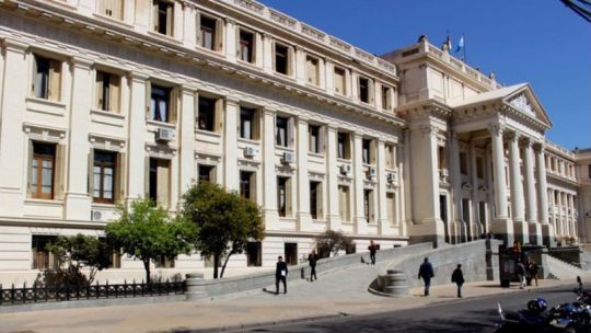 el-gobierno-analiza-bajar-los-aportes-a-la-caja-y-extenderlo-para-toda-la-administracion
