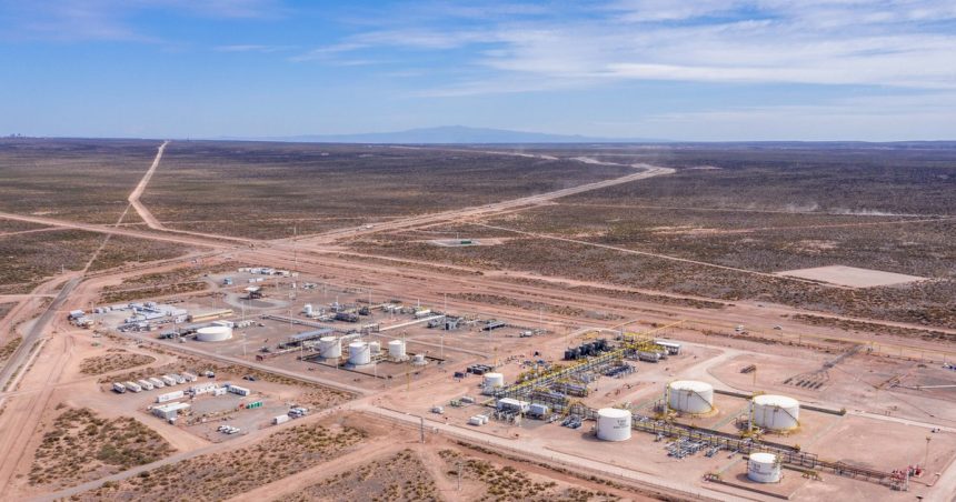 record-petrolero:-en-un-ano-crecio-25%-la-produccion-de-barriles-en-el-“corazon”-de-vaca-muerta