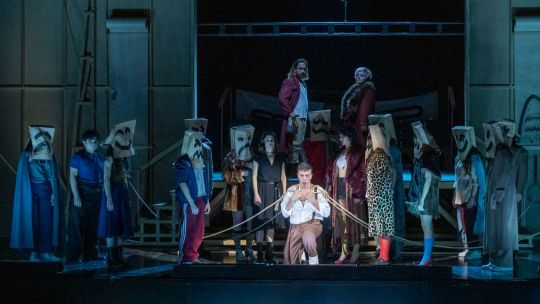 bertolt-brecht-vuelve-al-teatro-alvear-con-la-opera-de-tres-centavos:-desigualdad-y-corrupcion