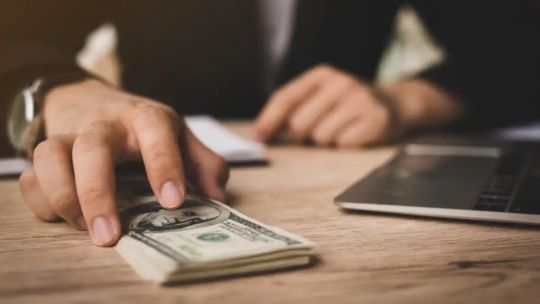 depositos-en-dolares:-se-estima-que,-“crecieron-casi-26.000-millones-de-dolares”