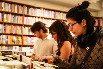 ocho-de-cada-diez-libros-que-la-gente-compra-son-para-resolver-problemas-economicos-y-sociales