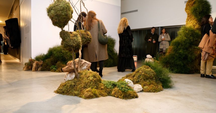 tres-artistas,-un-bosque-imaginario:-asi-es-la-muestra-“metamorfosis-del-jardin”