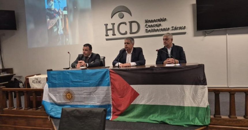 escandalo-en-zarate:-el-peronismo-armo-un-acto-pro-palestina-en-el-concejo-deliberante,-embandero-el-recinto,-y-hubo-repudios