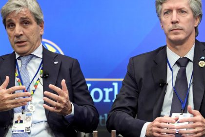 pulseada-por-el-dolar:-el-gobierno-y-el-mercado-tironean-por-el-tipo-de-cambio-antes-de-un-vencimiento-de-deuda-clave