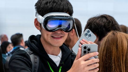 apple-recorta-empleos-en-siri-y-vision-pro-mientras-acelera-su-apuesta-por-ia