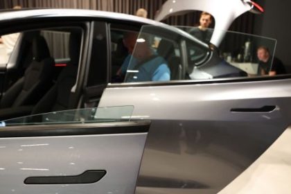tesla-retira-casi-3-millones-de-autos-en-china-por-riesgos-en-las-puertas