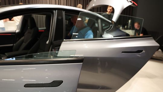 tesla-retira-casi-3-millones-de-autos-en-china-por-riesgos-en-las-puertas