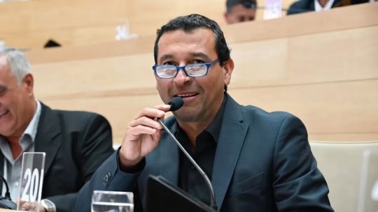 la-licencia-de-flores-tensiona-al-pj:-postergan-la-sesion-y-la-oposicion-redobla-la-presion