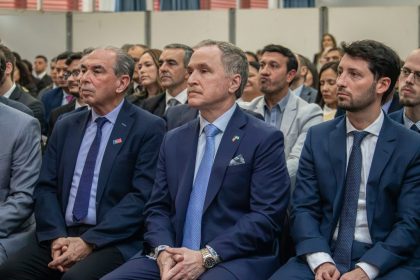 el-embajador-de-eeuu.-en-argentina-visito-misiones,-respaldo-el-nuevo-sistema-acusatorio-federal-y-anticipo-una-reunion-con-el-gobernador-passalacqua