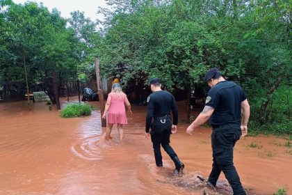 la-policia-comenzo-el-censo-de-familias-para-coordinar-posibles-evacuaciones-por-el-fenomeno-de-el-nino